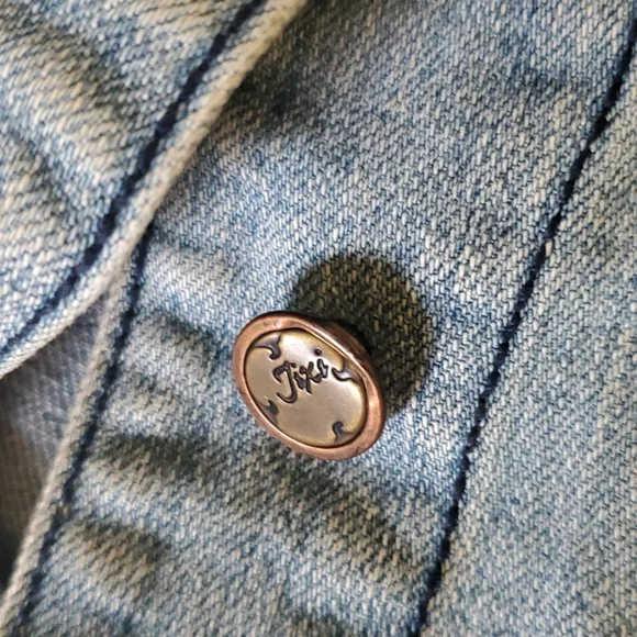 Tixi Cropped Denim Jacket - Picture 11 of 13